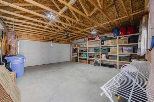 85 Legacy Glen Point Se, Calgary, AB - Indoor Photo Showing Garage