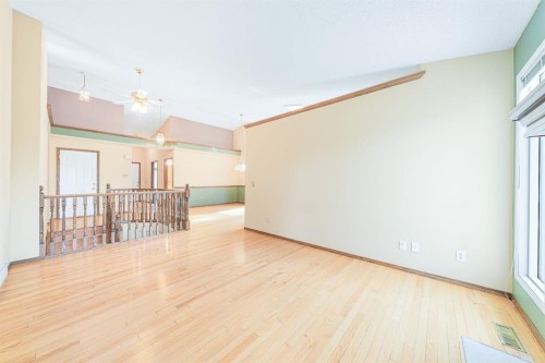 22 Douglas Woods Park Se, Calgary, AB - Indoor Photo Showing Other Room