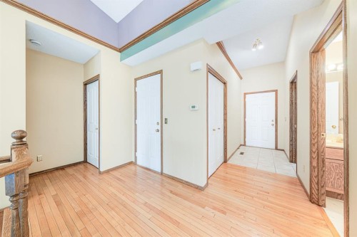 22 Douglas Woods Park Se, Calgary, AB - Indoor Photo Showing Other Room