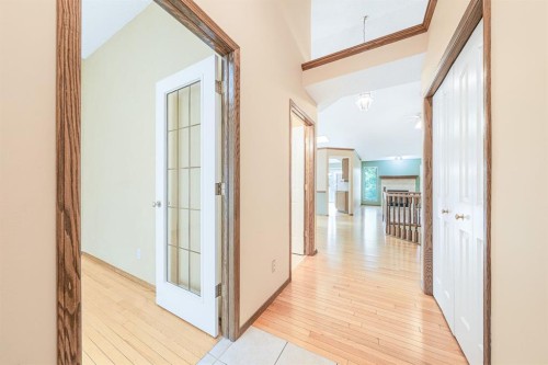 22 Douglas Woods Park Se, Calgary, AB - Indoor Photo Showing Other Room