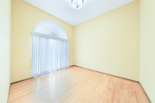 22 Douglas Woods Park Se, Calgary, AB - Indoor Photo Showing Other Room
