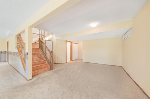 22 Douglas Woods Park Se, Calgary, AB - Indoor Photo Showing Other Room
