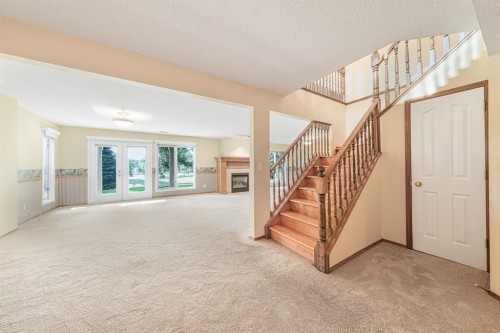 22 Douglas Woods Park Se, Calgary, AB - Indoor Photo Showing Other Room
