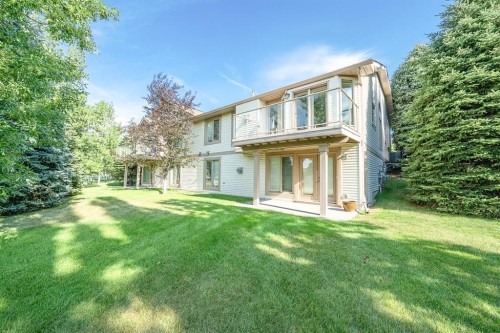 22 Douglas Woods Park Se, Calgary, AB - Outdoor