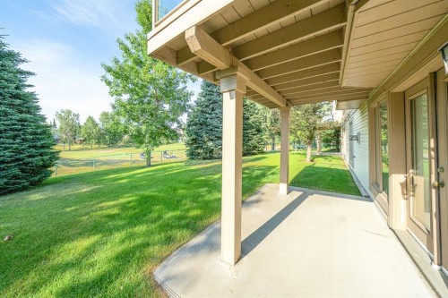 22 Douglas Woods Park Se, Calgary, AB - Outdoor