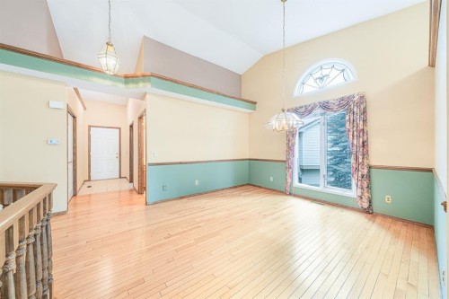 22 Douglas Woods Park Se, Calgary, AB - Indoor Photo Showing Other Room
