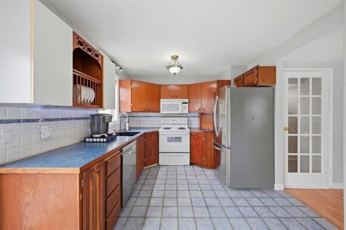 7 Falshire Close Ne, Calgary, AB - Indoor Photo Showing Kitchen
