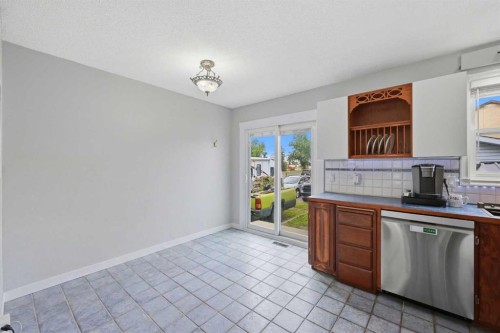 7 Falshire Close Ne, Calgary, AB - Indoor Photo Showing Kitchen