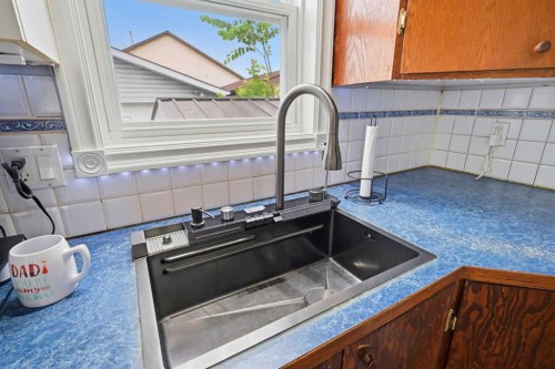 7 Falshire Close Ne, Calgary, AB - Indoor Photo Showing Kitchen
