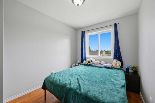 7 Falshire Close Ne, Calgary, AB - Indoor Photo Showing Bedroom