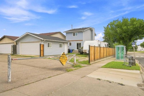 7 Falshire Close Ne, Calgary, AB - Outdoor