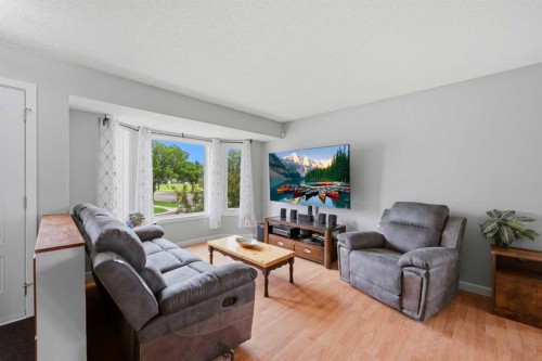 7 Falshire Close Ne, Calgary, AB - Indoor Photo Showing Living Room