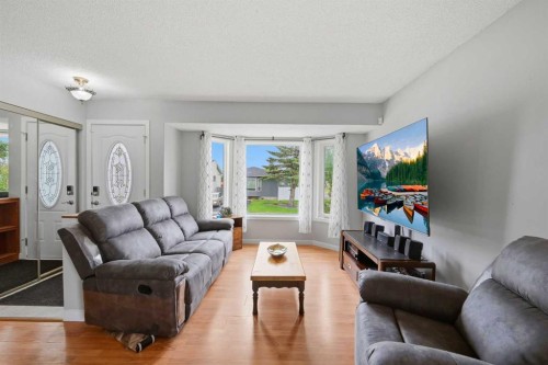 7 Falshire Close Ne, Calgary, AB - Indoor Photo Showing Living Room