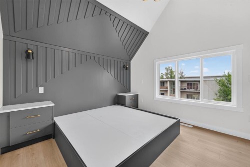 2024 12 Avenue Sw, Calgary, AB - Indoor Photo Showing Bedroom
