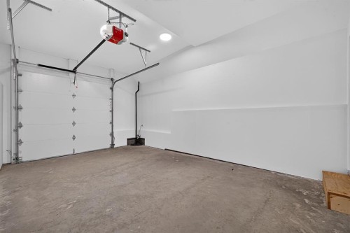 2024 12 Avenue Sw, Calgary, AB - Indoor Photo Showing Garage