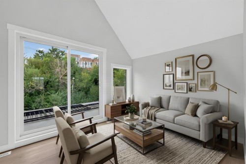 2024 12 Avenue Sw, Calgary, AB - Indoor Photo Showing Living Room
