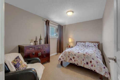 35 Rundlemere Place Ne, Calgary, AB - Indoor Photo Showing Bedroom