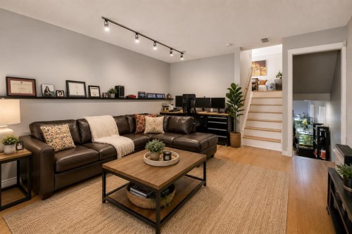 35 Rundlemere Place Ne, Calgary, AB - Indoor Photo Showing Living Room