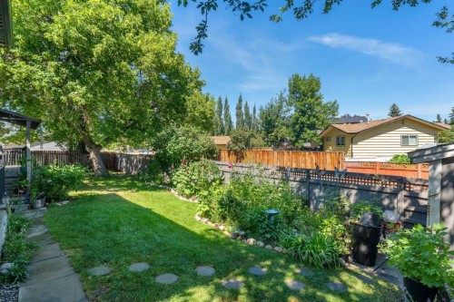 35 Rundlemere Place Ne, Calgary, AB - Outdoor