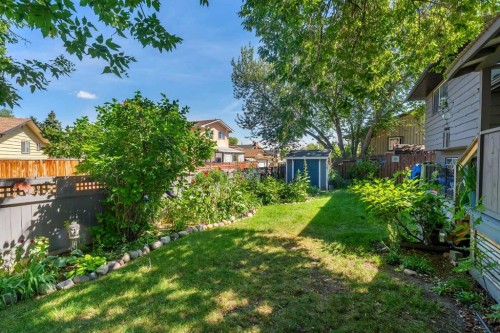 35 Rundlemere Place Ne, Calgary, AB - Outdoor