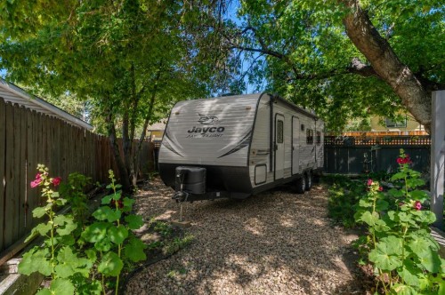 35 Rundlemere Place Ne, Calgary, AB - Outdoor