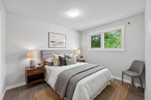 875 Pinecliff Drive Ne, Calgary, AB - Indoor Photo Showing Bedroom