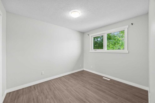 875 Pinecliff Drive Ne, Calgary, AB - Indoor Photo Showing Other Room