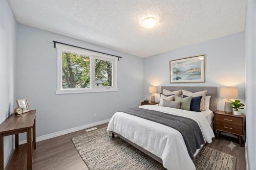 875 Pinecliff Drive Ne, Calgary, AB - Indoor Photo Showing Bedroom