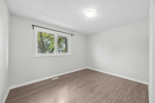 875 Pinecliff Drive Ne, Calgary, AB - Indoor Photo Showing Other Room