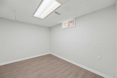875 Pinecliff Drive Ne, Calgary, AB - Indoor Photo Showing Other Room