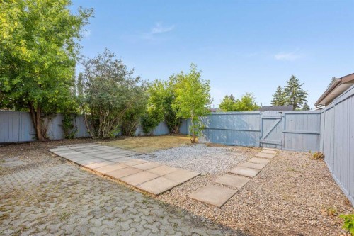 875 Pinecliff Drive Ne, Calgary, AB - Outdoor