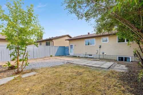 875 Pinecliff Drive Ne, Calgary, AB - Outdoor