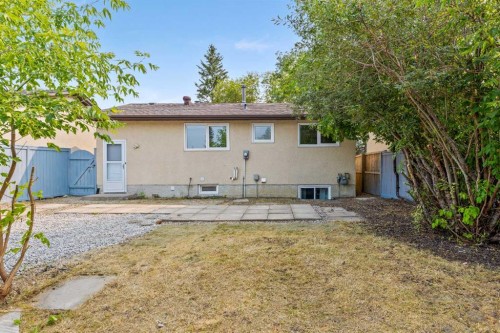 875 Pinecliff Drive Ne, Calgary, AB - Outdoor