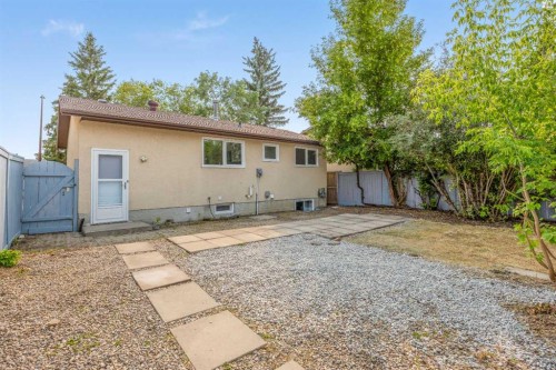 875 Pinecliff Drive Ne, Calgary, AB - Outdoor