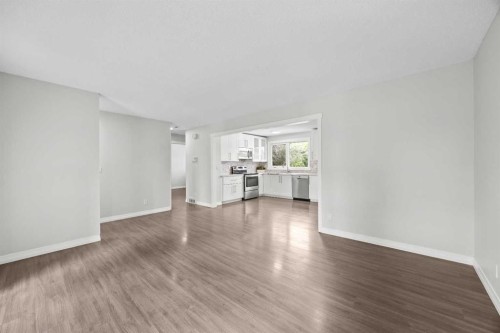 875 Pinecliff Drive Ne, Calgary, AB - Indoor