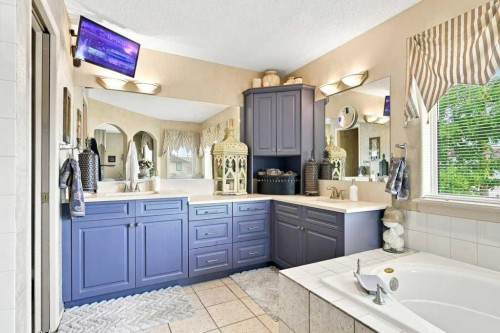 236 Chaparral Drive Se, Calgary, AB - Indoor Photo Showing Bathroom