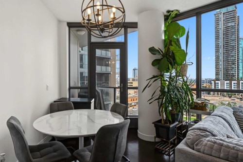 705-220 12 Avenue Se, Calgary, AB - Indoor Photo Showing Dining Room