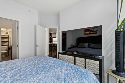 705-220 12 Avenue Se, Calgary, AB - Indoor Photo Showing Bedroom