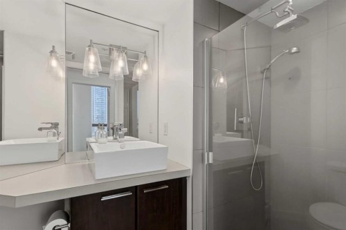 705-220 12 Avenue Se, Calgary, AB - Indoor Photo Showing Bathroom