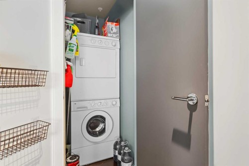 705-220 12 Avenue Se, Calgary, AB - Indoor Photo Showing Laundry Room