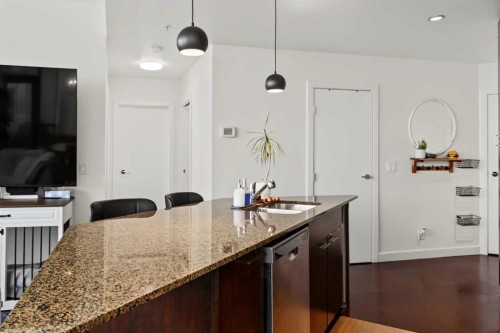 705-220 12 Avenue Se, Calgary, AB - Indoor Photo Showing Kitchen