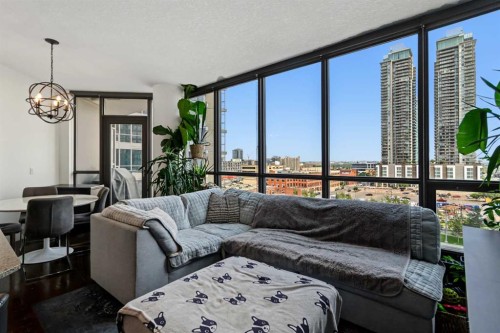 705-220 12 Avenue Se, Calgary, AB - Indoor Photo Showing Living Room