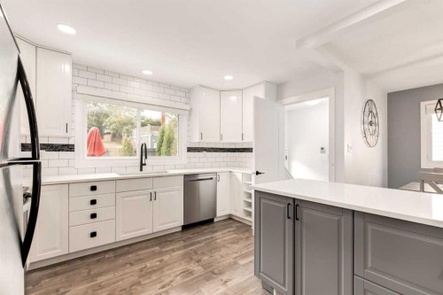 6223 Silver Ridge Drive Nw, Calgary, AB - Indoor Photo Showing Kitchen With Upgraded Kitchen