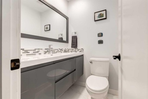 6223 Silver Ridge Drive Nw, Calgary, AB - Indoor Photo Showing Bathroom