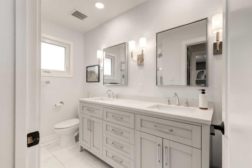 6223 Silver Ridge Drive Nw, Calgary, AB - Indoor Photo Showing Bathroom