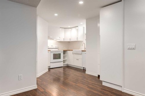 6223 Silver Ridge Drive Nw, Calgary, AB - Indoor Photo Showing Kitchen