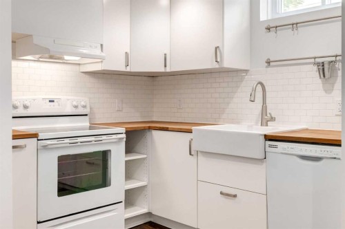 6223 Silver Ridge Drive Nw, Calgary, AB - Indoor Photo Showing Kitchen