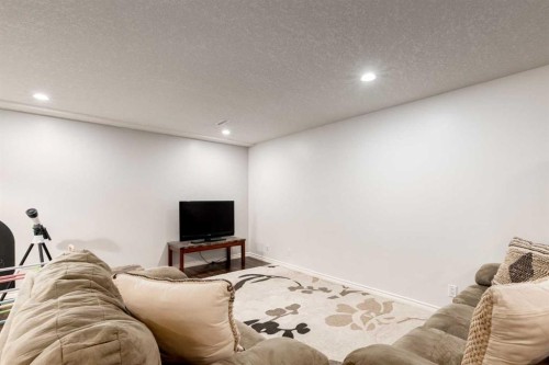 6223 Silver Ridge Drive Nw, Calgary, AB - Indoor Photo Showing Other Room