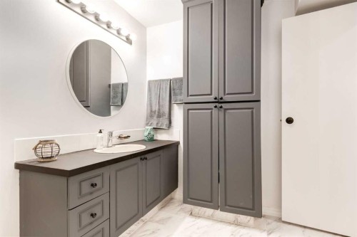 6223 Silver Ridge Drive Nw, Calgary, AB - Indoor Photo Showing Bathroom