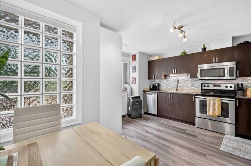 1016-121 Copperpond Common Se, Calgary, AB - Indoor Photo Showing Kitchen